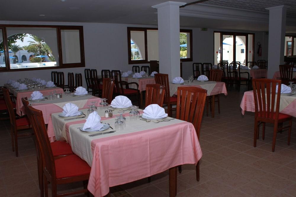 Le Grand Hotels Des Thermes Mezraia Luaran gambar
